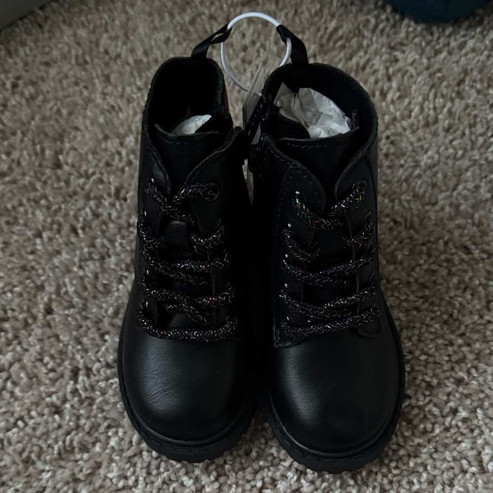 Old Navy Black Kids Lace-Up Ankle Boots with Multicolor Accent Laces